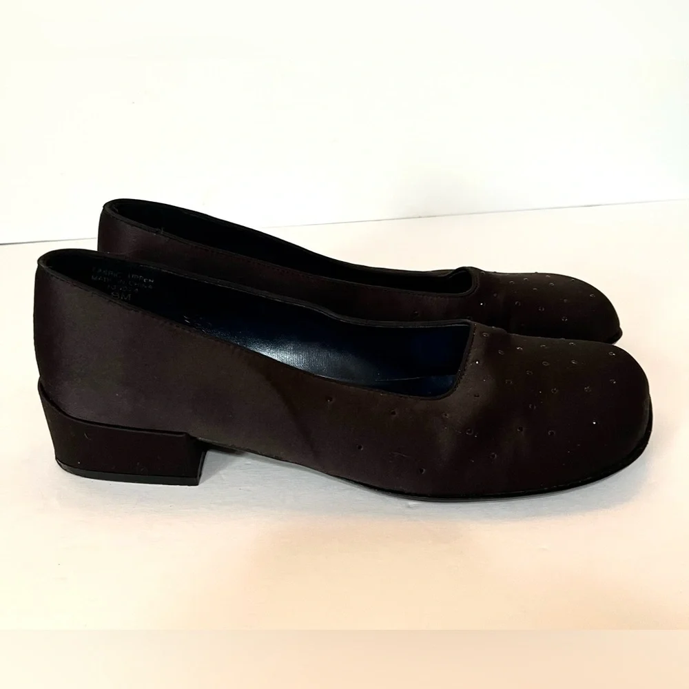 Kenneth Cole Reaction New Beginnings Black Beaded Satin Flat Shoe Slip On Size 8
